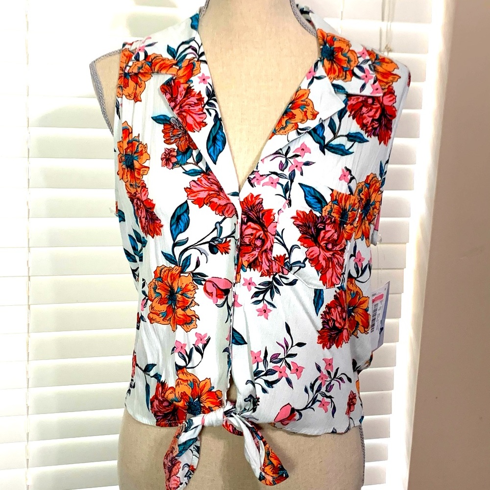 Jolt Sleeveless Floral Hem Tie Floral Top. NWT